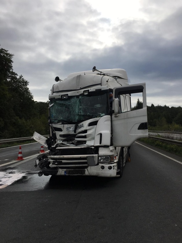 POL-MS: Stauendunfall auf der Autobahn 30 - Lkw-Fahrer schwer verletzt - 17 Kilometer Stau