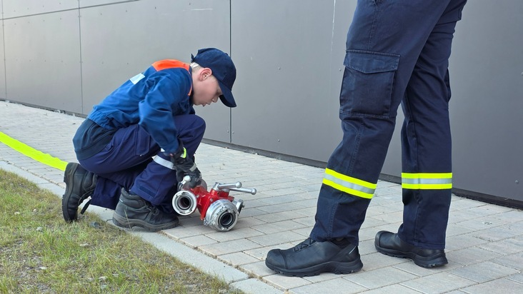 FW Celle: Jugendliche erhalten Jugendflamme Stufe 1