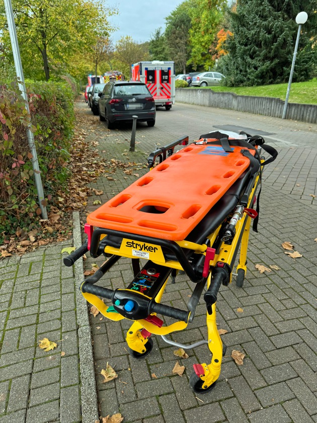 FW-EN: Technische Rettung eines 12- jährigen an einer Grundschule - Bremshebel eines Fahrrades verletzte bei Sturz den Oberschenkel