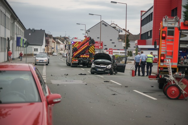 FW Menden: Drei Verletzte nach Verkehrsunfall