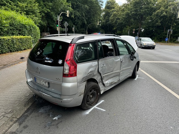 FW-EN: Verkehrsunfall auf der Wittbräucker Straße - Drei Kleineinsätze