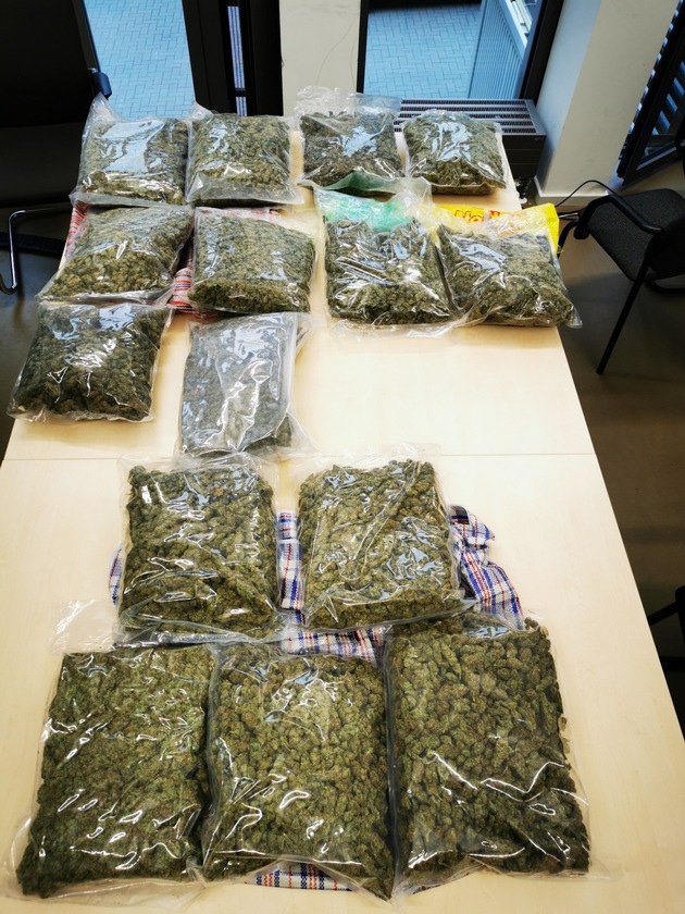 POL-D: Düsseldorf / Hagen - Gewerbsmäßiger Drogenhandel - Drei Festnahmen - 15 Kilogramm Cannabis und Bargeld beschlagnahmt
