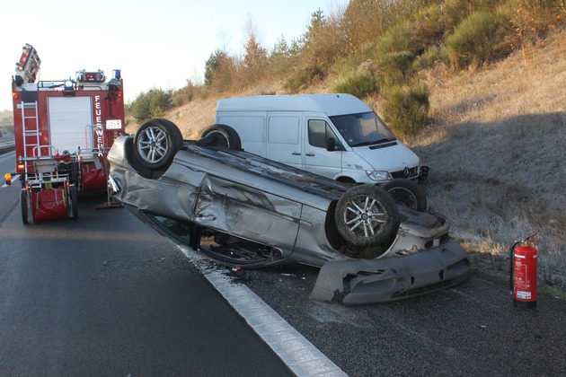 POL-PDKL: A 63, Sembach	Pkw überschlägt sich