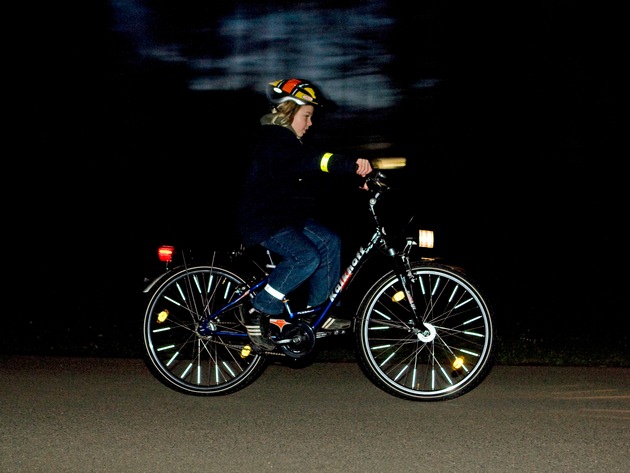 POL-ME: Fahrrad-Lichttest-Aktion: Polizei überprüfte rund 2.300 Fahrräder - Kreis Mettmann - 2201015