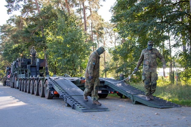 Drehscheibe Nord rotiert: / Die Streitkräftebasis leistet seit einem Jahr die logistische Unterstützung für die Ausbildung ukrainischer Soldaten in Deutschland