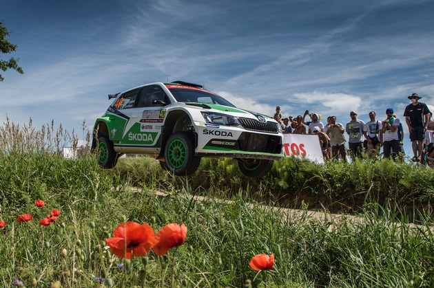&apos;Formel 1 im Wald&apos;: SKODA Fabia R5 bei der schnellsten WM-Rallye des Jahres am Start (FOTO)