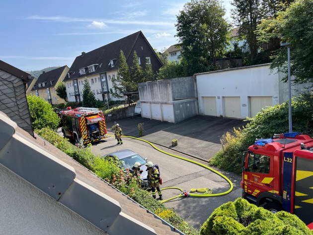 FW-PL: Feuerwehr rettet Bewohner aus verqualmter Wohnung