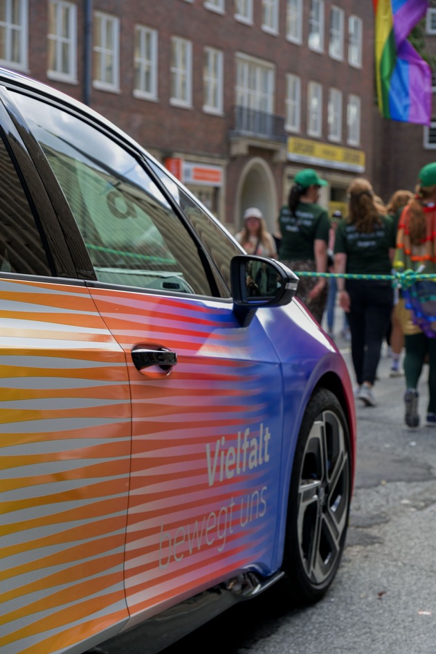 Haltung zeigen für eine Zukunft ohne Angst: Europcar feiert erneut Vielfalt auf dem CSD in Hamburg
