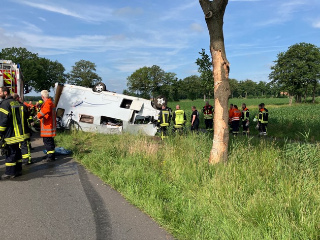 POL-ROW: ++ Schwerer Verkehrsunfall mit Wohnmobil: Kreisstraße zwischen Fintel und Ostervesede voll gesperrt ++