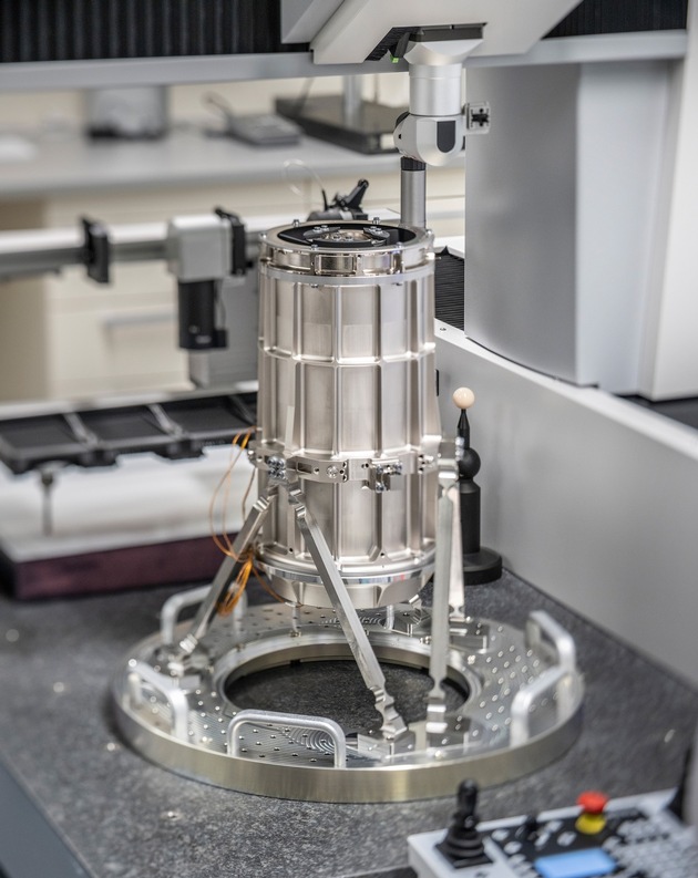 Press release | Compact space spectrometer for sustainable agriculture