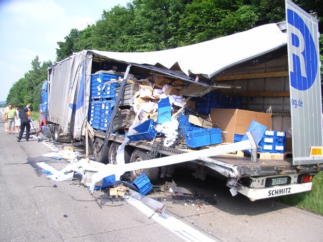 POL-HI: Schwerer Lkw-Unfall auf der Autobahn bei Bockenem
Wie durch ein Wunder wurde niemand verletzt