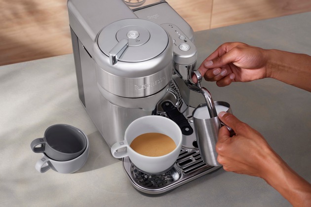 NEU: Nespresso launcht zwei innovative Maschinen mit Milchfunktionen / &quot;VERTUO Creatista&quot; und &quot;VERTUO Lattissima&quot; bringen den Coffeeshop nach Hause