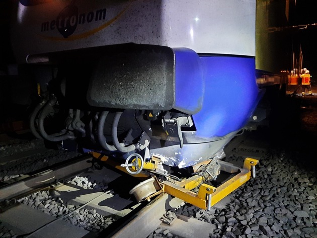 BPOL-HB: Zug kollidiert mit Gleisbaugerät in Tostedt - keine Personen verletzt
