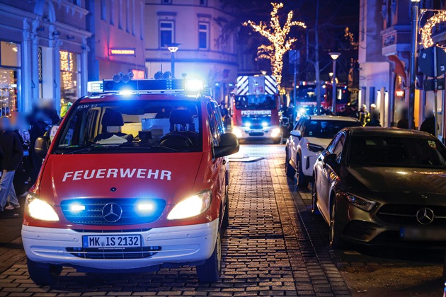 FW-MK: Feuerwehr rettet Frau aus verrauchter Wohnung - Rauchmelder retten Leben
