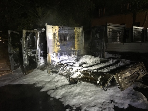 POL-DO: Fahrzeuge in Brand gesetzt - Polizei sucht Zeugen