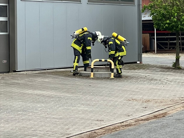 FW-ROW: Unklarer Gasgeruch in Kuhstedt - ABC-Erkunder im Einsatz