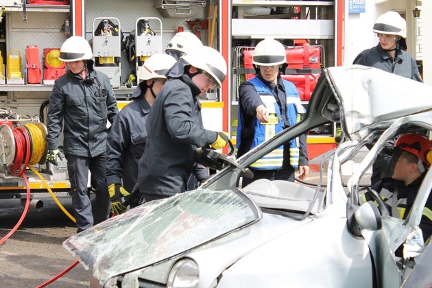 FW-PL: OT-Holthausen.Feuerwehrlöschgruppe Plettenberg-Holthausen präsentierte sich beim Tag der offenen Tür den Bürgerinnen und Bürgern des Elsetals.