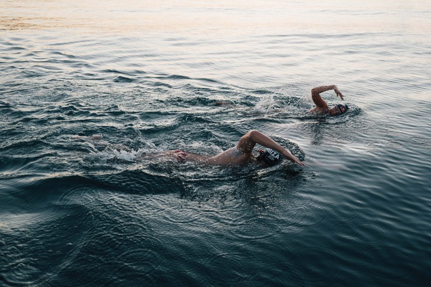 Elite athletes set new world record in the Mediterranean / Extreme swimmers Nathalie Pohl and Andy Donaldson collect more than €150,000 for charity with their new world record