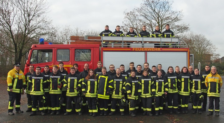 Feuerwehr Kalkar: Ausbildungsabschluss erfolgreich- 31 neue Kameradinnen und Kameraden in der Freiwilligen Feuerwehr