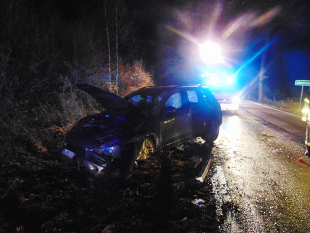 POL-PPWP: Folgenschwerer Unfall durch umgestürzten Baum