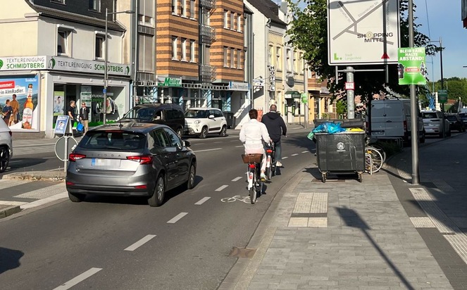 POL-ME: Sicherheit von Radfahrerinnen und Radfahrern: Polizei kontrollierte den Seitenabstand beim Überholvorgang - 2505096