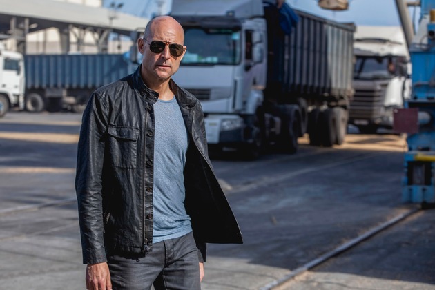 Spannende neue Spionage-Serie &quot;Deep State&quot; mit Mark Strong in der Hauptrolle feiert am 10. April 2018 Premiere