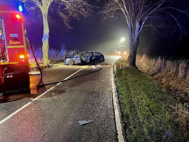 POL-STD: Zwei Autoinsassen bei Verkehrsunfall zwischen Drochtersen und Krautsand verletzt