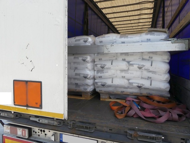 POL-OH: Polizei stoppt Sattelzug mit 24 Tonnen Ätznatron