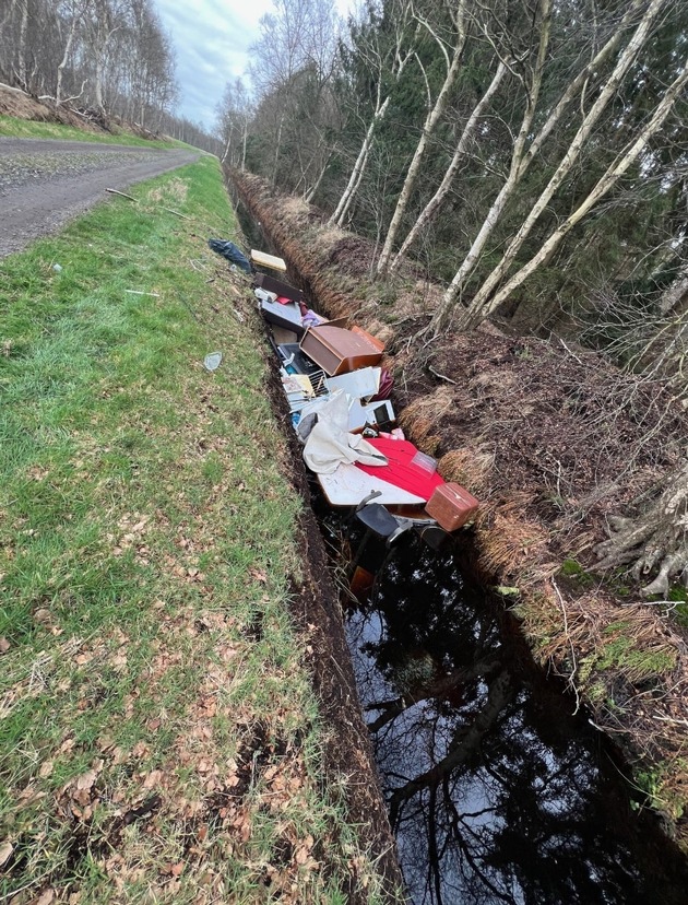 POL-OL: Gewässerverunreinigung am Bornhorster Moorweg - Zeugen gesucht