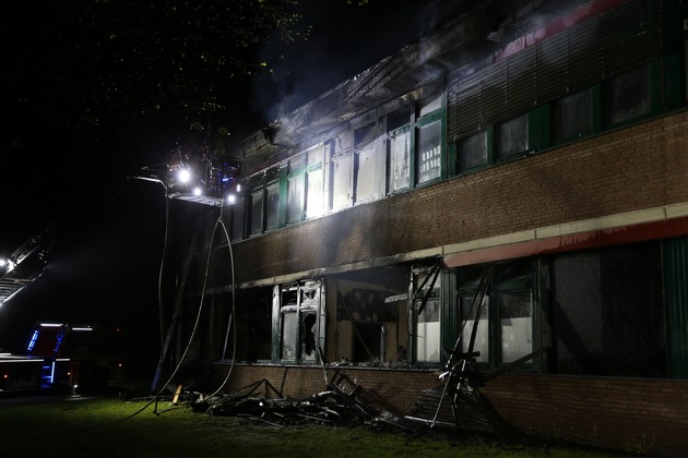 FW Gronau: N&auml;chtlicher Brand am Berufskolleg f&uuml;r Wirtschaft und Verwaltung