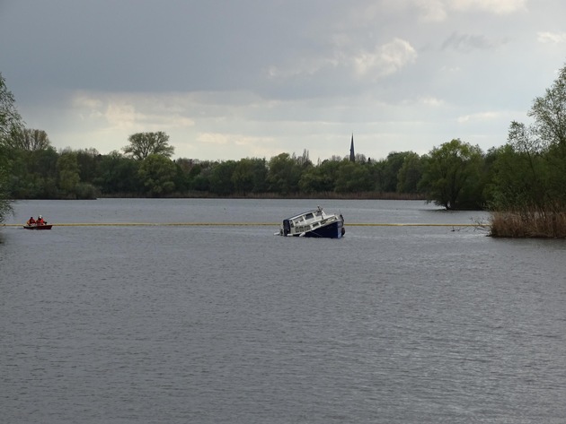 POL-NI: Nienburg-Sportboot sinkt im Naturschutzgebiet