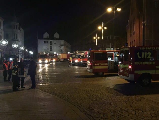 FW-DO: Großübung am Bahnhof Lütgendortmund // Feuerwehr und Rettungsdienst üben Einsatz mit einer Vielzahl von Verletzten