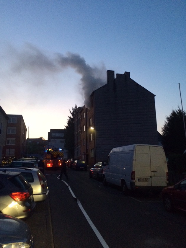 FW-Stolberg: Ausgedehnter Wohnungsbrand / Eine verletze Bewohnerin