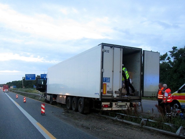 POL-VDMZ: Langer Stau durch Lkw-Unfall