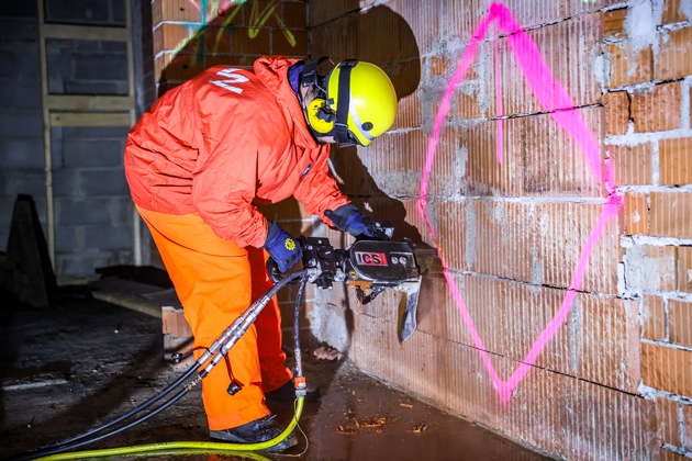 THW Bayern: Drohnenanflug und hybride Kriegsführung / THW aus Mittelfranken beübt beim &quot;Blauen Chamäleon&quot; den Zivilschutzfall mit 175 Kräften