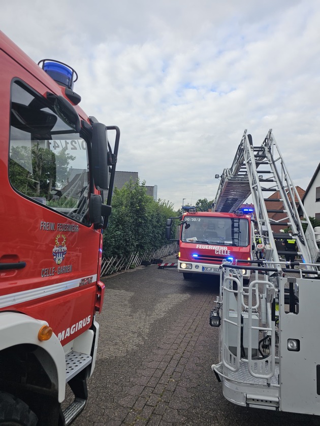 FW Celle: Garagenbrand in Garßen