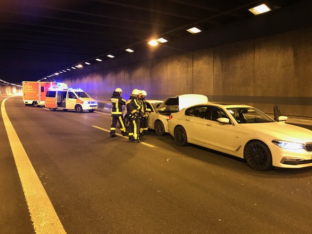 FW-BO: Verkehrsunfall im A40 Tunnel