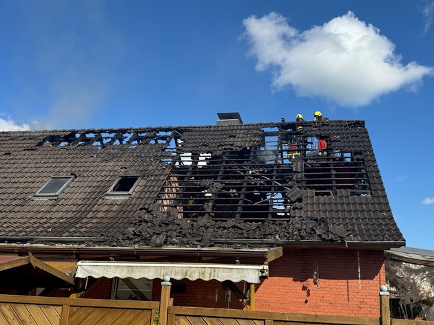 FW-SE: Feuer zerstört Wohnhaus in Henstedt-Ulzburg
