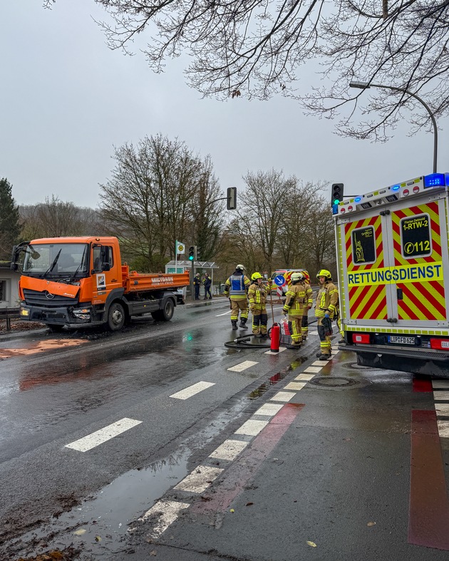 FW-DT: Verkehrsunfall auf der Paderborner Straße