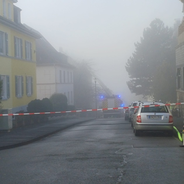 FW-EN: ERSTMELDUNG: Dachstuhlbrand in Wetter (Ruhr)