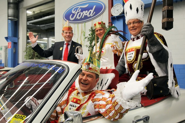 Närrisches Jubiläum: Ford unterstützt seit 60 Jahren den Karneval in Köln / Offizielle Fahrzeugübergabe und Besuch der Oldtimerwerkstatt in Niehl (mit Bild)