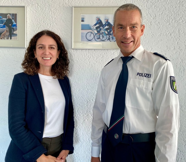 POL-KR: Polizeipräsidentin ehrt Krefelder Polizisten für seine sportlichen Leistungen