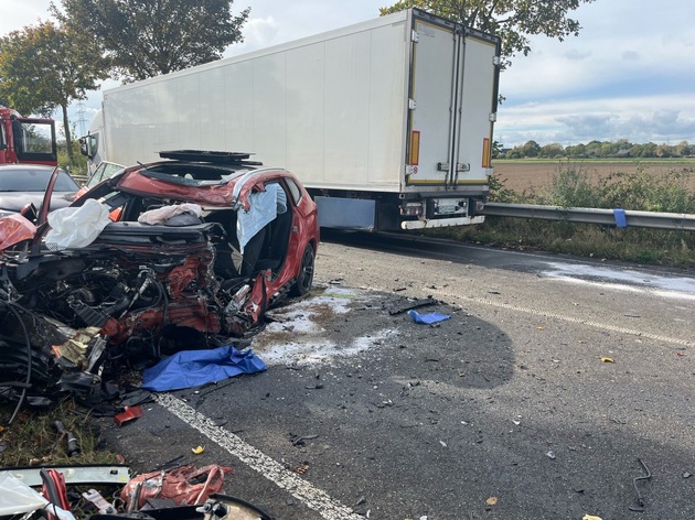 POL-NE: Verkehrsunfall fordert Todesopfer