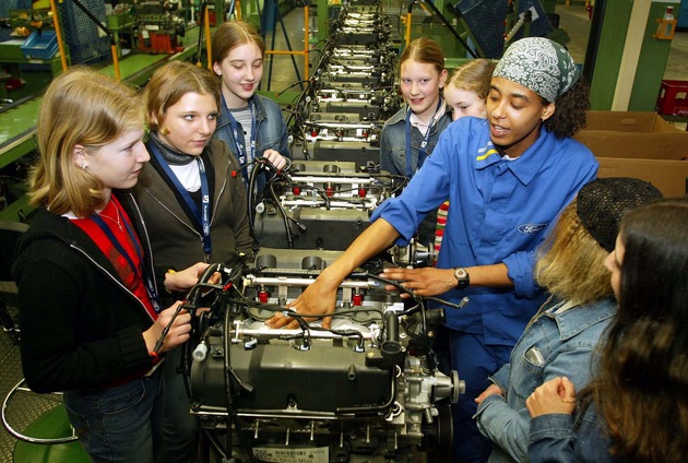 &quot;Girls&#039; Day&quot;-Mädchenzukunftstag bei Ford vermittelt Spass an technischen Berufen