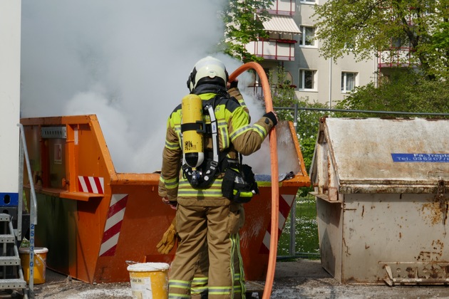 FW Dresden: Informationen zum Einsatzgeschehen der Feuerwehr Dresden vom 2. Mai 2022