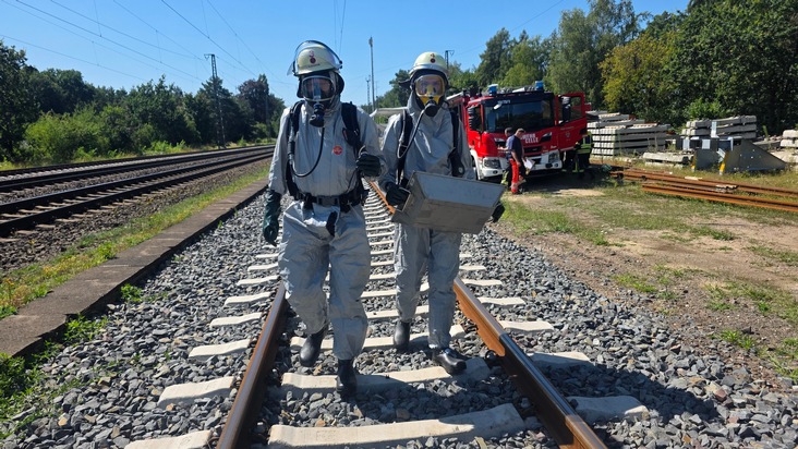 FW Celle: Gefahrstoffaustritt aus einem Güterzug in Celle (Gesamtbericht)