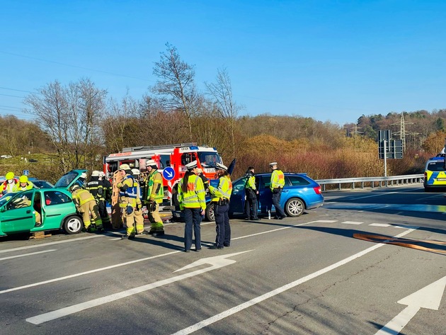 FW Böblingen: Schwerer Verkehrsunfall auf der K1055 (alte B14)