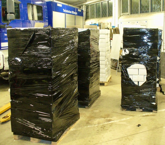 HZA-SB: Rund 4,3 Tonnen Wasserpfeifentabak sichergestellt - Wasserpfeifentabak hinter Heizstrahlern versteckt