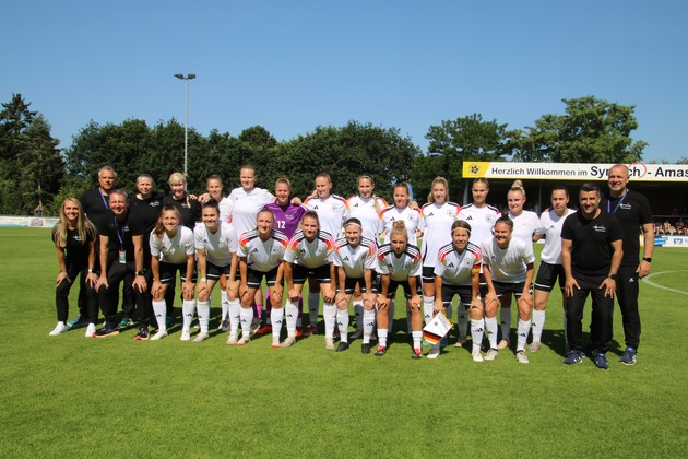 POL-CLP: Polizei-Fußball-EM der Damen in Lohne - Platzierungsspiele - Bilder vom Halbfinale Deutschland gg. Österreich