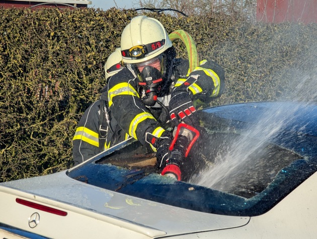 FW-KLE: Fahrzeugbrand